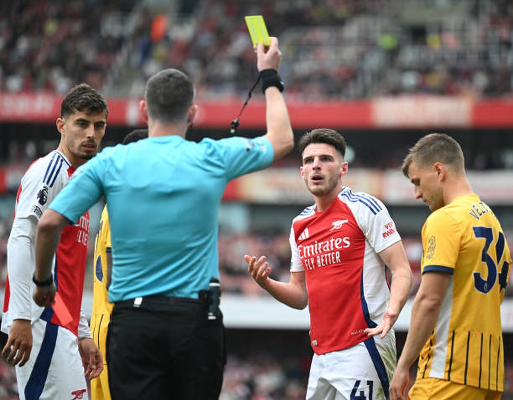 Nổi điên vì thẻ đỏ của Rice, HLV Arteta chỉ trích trọng tài Premier League - 2 Nổi điên vì thẻ đỏ của Rice, HLV Arteta chỉ trích trọng tài Premier League - 2