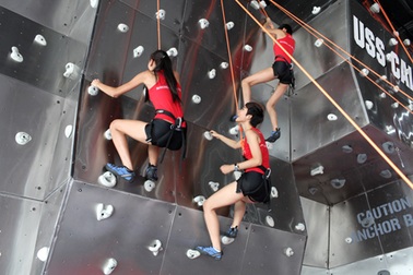 Thí sinh Vietnam’s  Next Top Model tập leo núi