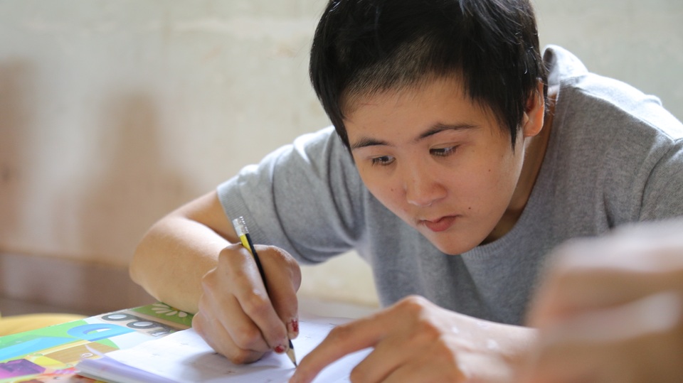 Hết lòng vì những đứa trẻ mang nỗi đau da cam - 2 Hết lòng vì những đứa trẻ mang nỗi đau da cam - 2