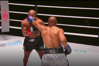 Mike Tyson hòa Roy Jones Jr trong ngày tái xuất võ đài