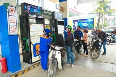 Dân phản đối tăng thuế môi trường xăng dầu vì thiếu minh bạch