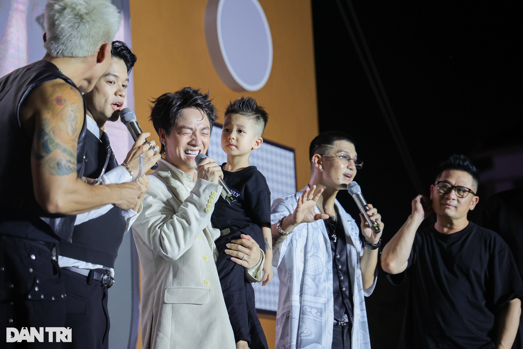 Đăng Khôi cầu hôn… BB Trần, xúc động khi song ca cùng Bằng Kiều - 5 Đăng Khôi cầu hôn… BB Trần, xúc động khi song ca cùng Bằng Kiều - 5