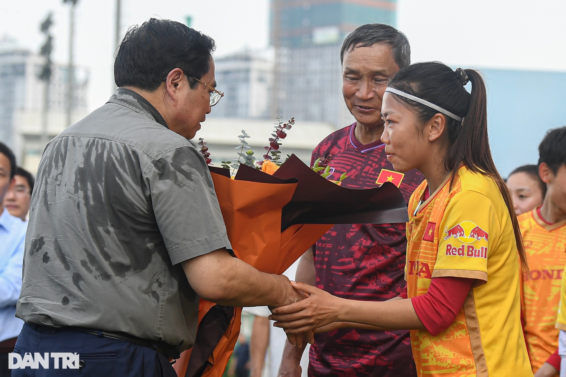 Thủ tướng Phạm Minh Chính thăm và động viên tuyển nữ Việt Nam - 8 Thủ tướng Phạm Minh Chính thăm và động viên tuyển nữ Việt Nam - 8