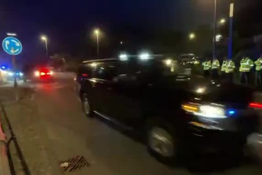 Đoàn xe tháp tùng Tổng thống Biden công du Anh