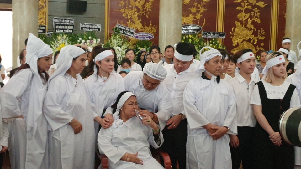Gia đình, đồng nghiệp tiễn biệt NSND Lý Huỳnh - 7 Gia đình, đồng nghiệp tiễn biệt NSND Lý Huỳnh - 7