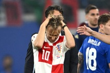 Luka Modric lập kỷ lục vĩ đại trong ngày buồn của Croatia