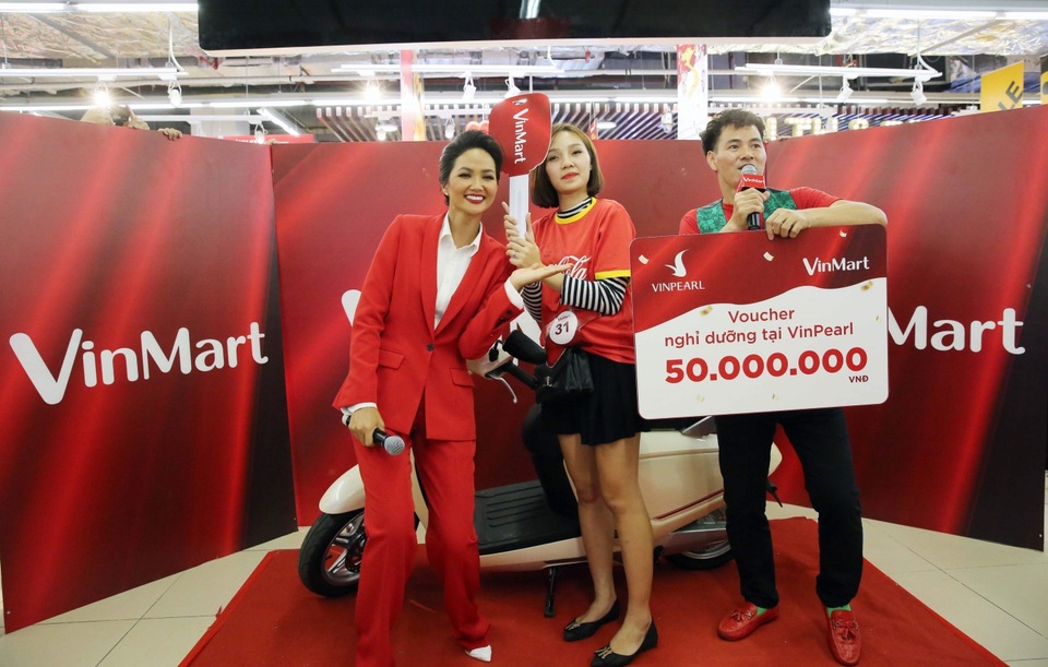 Dự sinh nhật VinMart  VinMart +, khách hàng ẵm quà khủng hàng trăm triệu đồng - 9