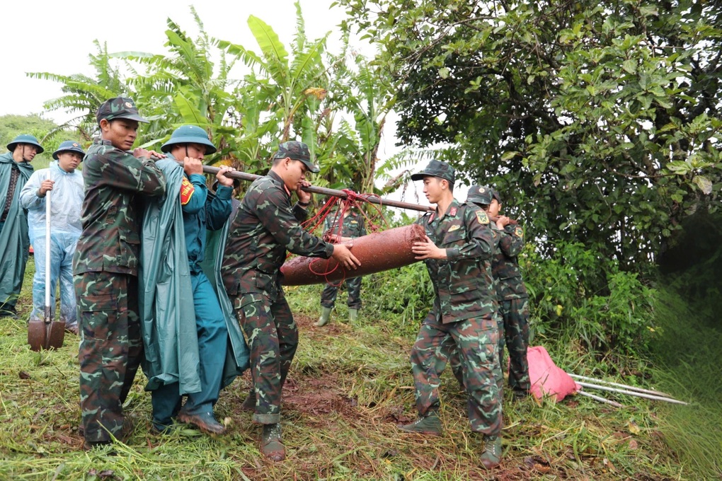 Hủy nổ ba quả bom sót lại từ thời chiến tranh ở Lâm Đồng - 1 Hủy nổ ba quả bom sót lại từ thời chiến tranh ở Lâm Đồng - 1