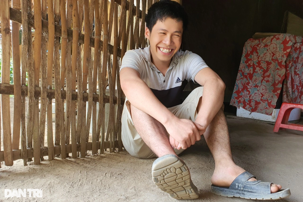 Người mẹ nghèo ôm con trai đi khắp nơi chữa bệnh rồi trở về 2 bàn tay trắng - 1 Người mẹ nghèo ôm con trai đi khắp nơi chữa bệnh rồi trở về 2 bàn tay trắng - 1