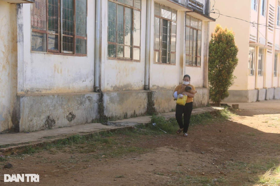 Thương cháu bé 3 tuổi vẫn co quắp, vật vã trong đau đớn như bị trời hành - 7 Thương cháu bé 3 tuổi vẫn co quắp, vật vã trong đau đớn như bị trời hành - 7