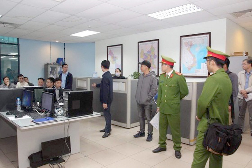 Công an khám xét Phòng kiểm định xe cơ giới, Cục Đăng kiểm Việt Nam - 1 Công an khám xét Phòng kiểm định xe cơ giới, Cục Đăng kiểm Việt Nam - 1