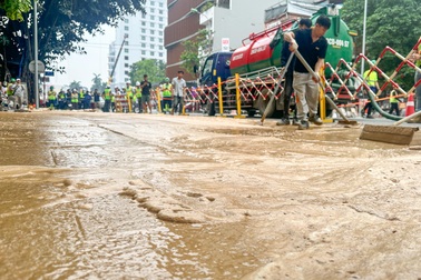 Lại xảy ra sự cố bùn phun trào khi đào ngầm metro ở Hà Nội
