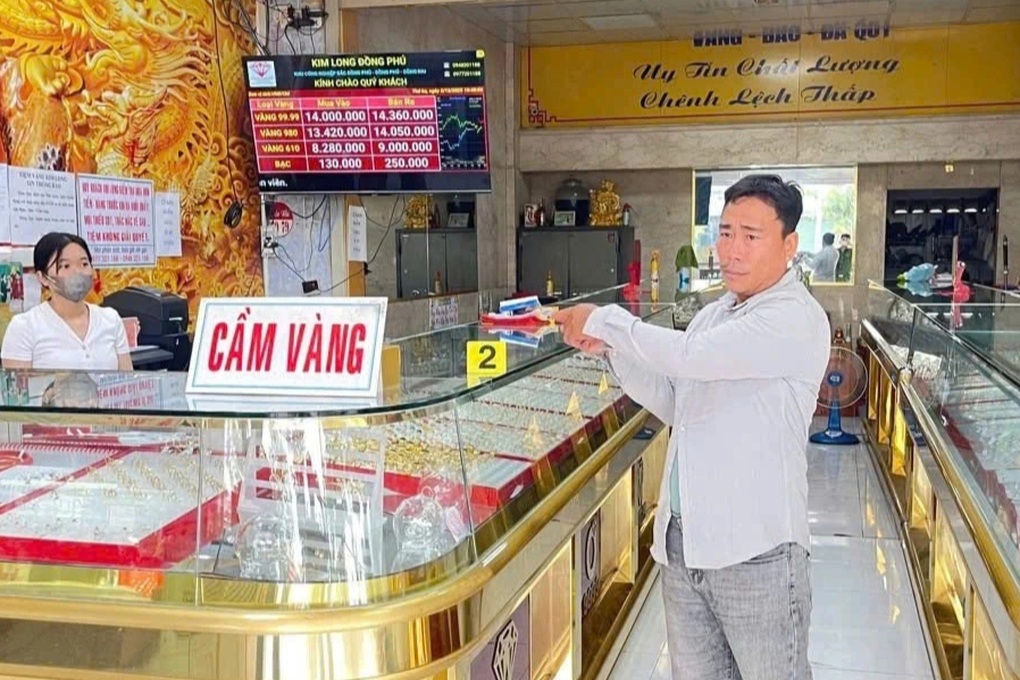 Bắt đối tượng chuyên cầm cố vàng giả ở Đồng Nai - 1 Bắt đối tượng chuyên cầm cố vàng giả ở Đồng Nai - 1