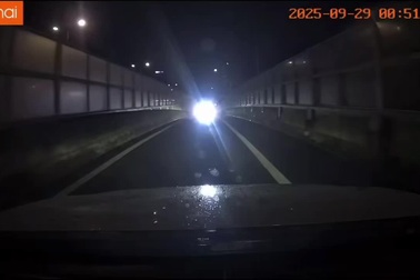 Ô tô đi ngược chiều vào đường cao tốc, tài xế được nhắc nhở vẫn cố đi tiếp