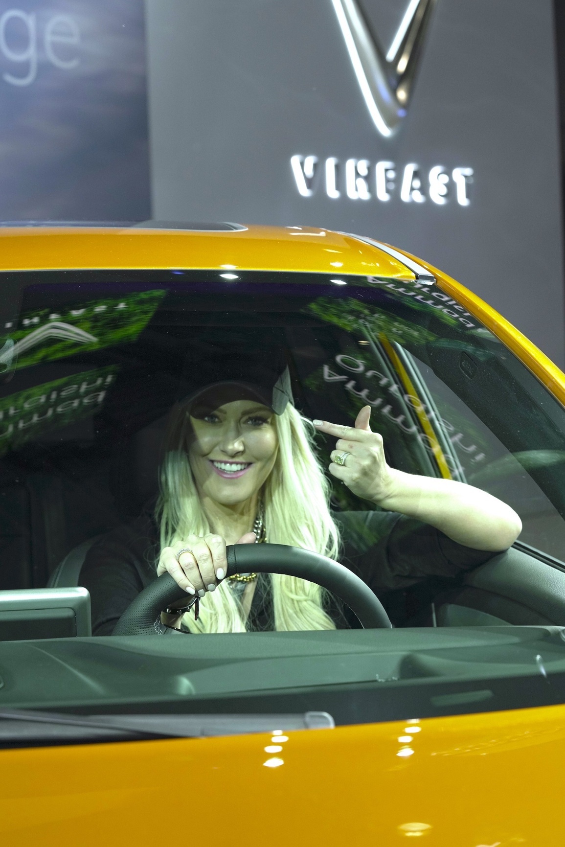 Nữ hoàng review xe Supercar Blondie nói gì khi lần đầu lái VinFast VF 8 tại Mỹ? - 3 Nữ hoàng review xe Supercar Blondie nói gì khi lần đầu lái VinFast VF 8 tại Mỹ? - 3