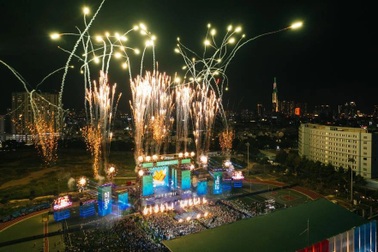 Đại nhạc hội Light Up Viet Nam do VPBank tổ chức bùng nổ không gian mạng với 3 triệu lượt xem livestream