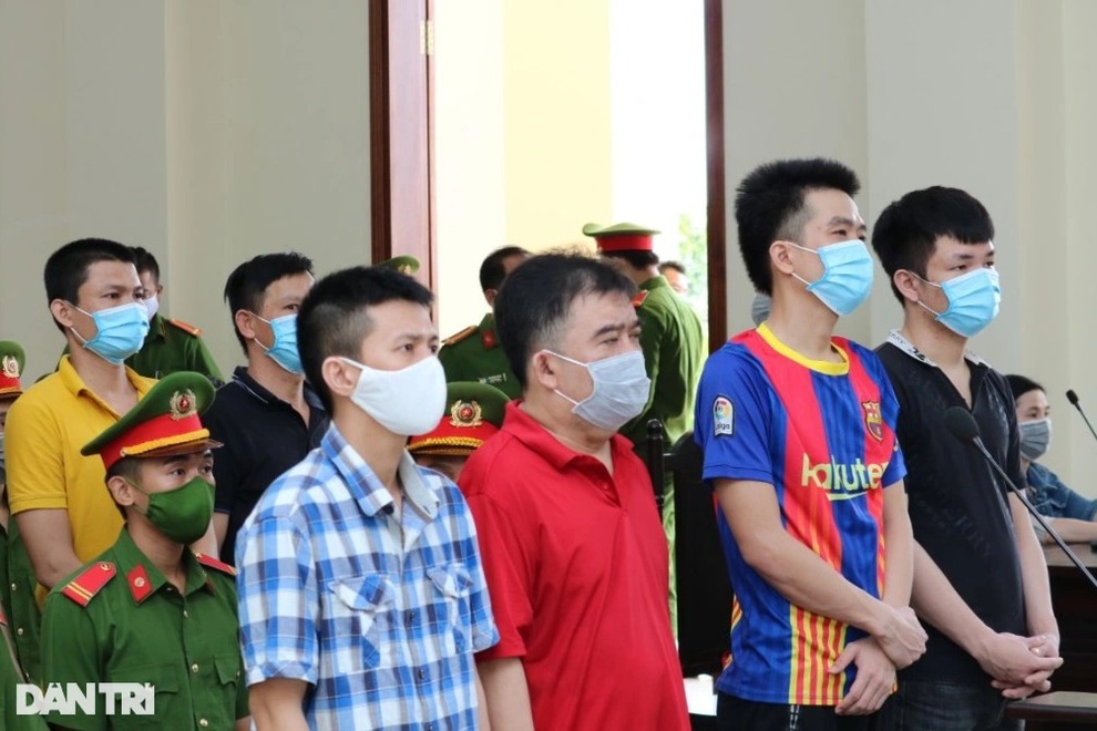 Nổ súng hỗn chiến ở trung tâm thành phố, 21 đối tượng dắt nhau vào tù - 1 Nổ súng hỗn chiến ở trung tâm thành phố, 21 đối tượng dắt nhau vào tù - 1