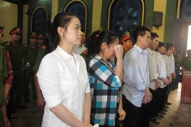 Chân dài lãnh án tử hình vì mua bán "cái chết"