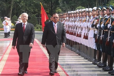 Lãnh đạo Việt Nam - Lào chúc mừng 55 năm 2 nước thiết lập quan hệ ngoại giao