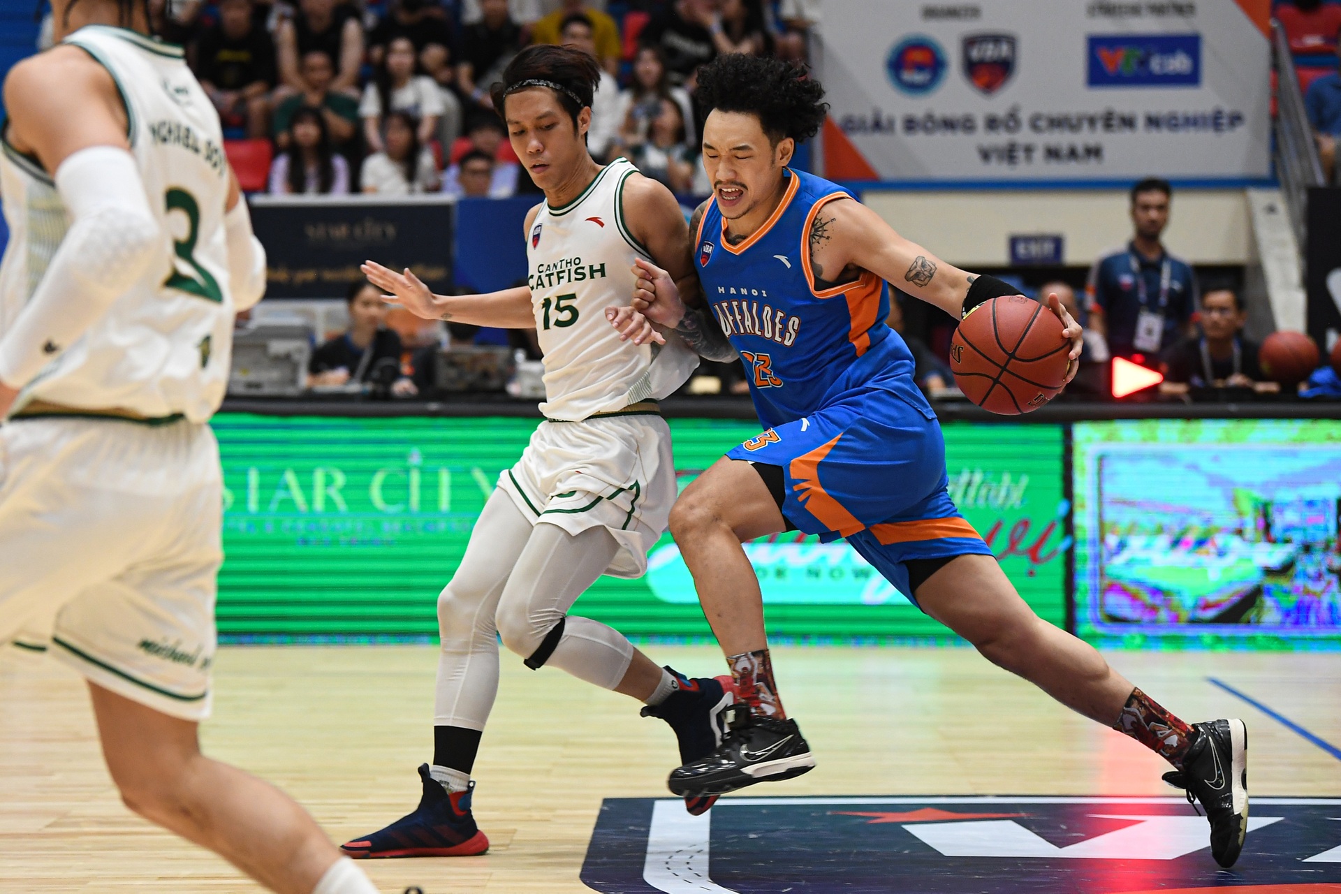 Ngôi sao tuyển Việt Nam tỏa sáng, Hanoi Buffaloes có chiến thắng ngược dòng - 7 Ngôi sao tuyển Việt Nam tỏa sáng, Hanoi Buffaloes có chiến thắng ngược dòng - 7