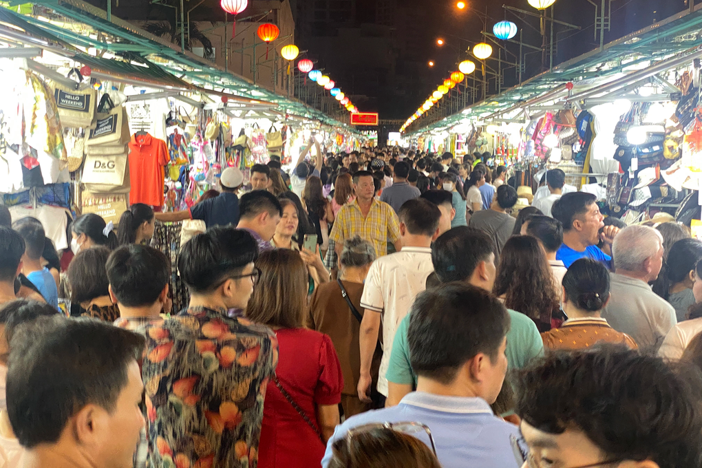 Khách Việt ngẩn ngơ tiếc tiền khi tour 30/4 bất ngờ quay xe xả lỗ kịch sàn - 2 Khách Việt ngẩn ngơ tiếc tiền khi tour 30/4 bất ngờ quay xe xả lỗ kịch sàn - 2