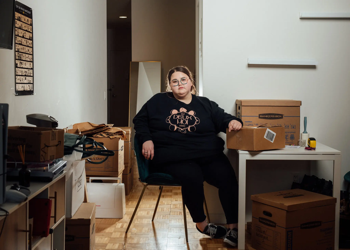 Giá thuê nhà cao ngất ngưởng, người trẻ Mỹ vỡ mộng sống một mình - 1