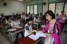 Giáo viên dạy thêm tại nhà phải đăng ký kinh doanh, niêm yết giá?