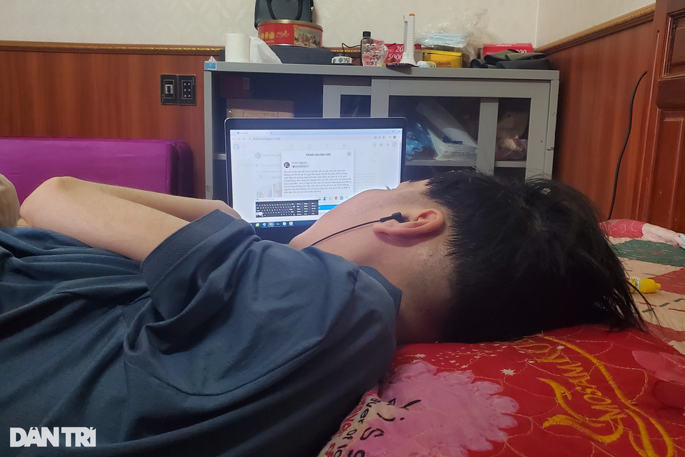 Chàng trai làm thơ bằng 1 ngón tay cưới được vợ đẹp - 7 Chàng trai làm thơ bằng 1 ngón tay cưới được vợ đẹp - 7