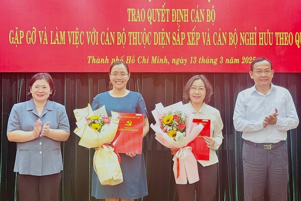 Thành ủy TPHCM điều động cán bộ, tri ân người nghỉ hưu trước tuổi - 2 Thành ủy TPHCM điều động cán bộ, tri ân người nghỉ hưu trước tuổi - 2
