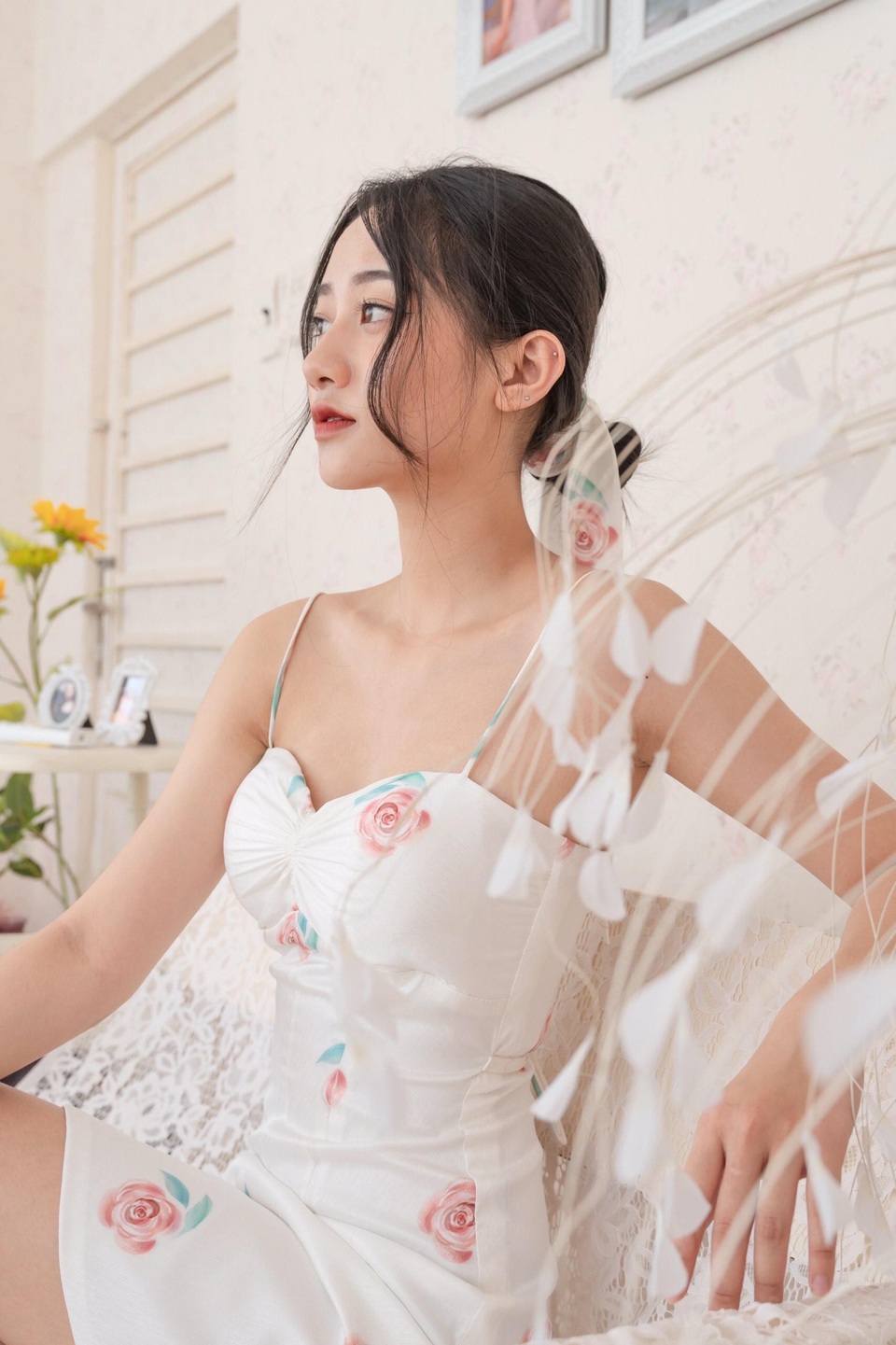 Ngẩn ngơ trước vẻ đẹp mong manh của nàng thơ Đà Lạt - 2 Ngẩn ngơ trước vẻ đẹp mong manh của nàng thơ Đà Lạt - 2