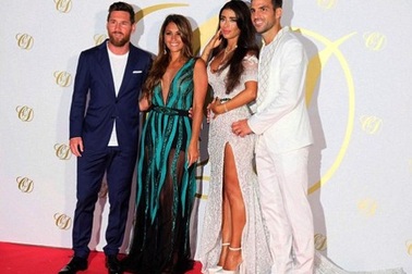 Hàng loạt ngôi sao bóng đá hiện diện trong tiệc cưới của Fabregas