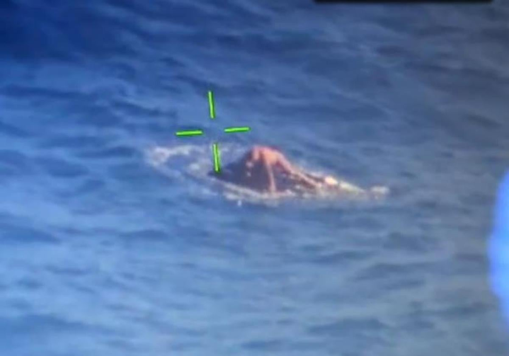 Junger Mann lebt noch, nachdem er drei Tage lang von Wellen ins Meer gespült wurde: Etwas, das niemand erwartet hatte – 1 Thanh niên còn sống sau 3 ngày bị sóng đánh dạt ra biển: Điều không ai ngờ - 1