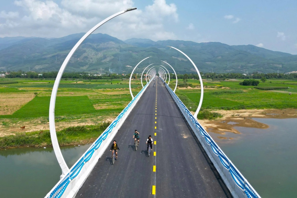 Hai cây cầu có trụ đèn độc đáo như đường hầm dài vô tận ở Quảng Nam - 3 Hai cây cầu có trụ đèn độc đáo như đường hầm dài vô tận ở Quảng Nam - 3