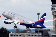 Máy bay Nga hạ cánh khẩn cấp vì phi công đột tử