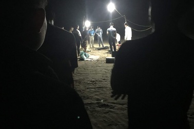 Hai thi thể phụ nữ trôi dạt vào bờ biển