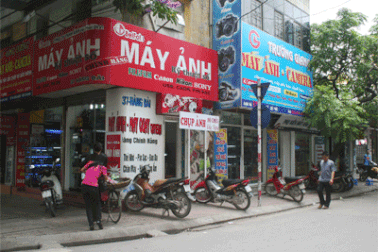 Vẫn “thản nhiên” niêm yết giá bằng ngoại tệ