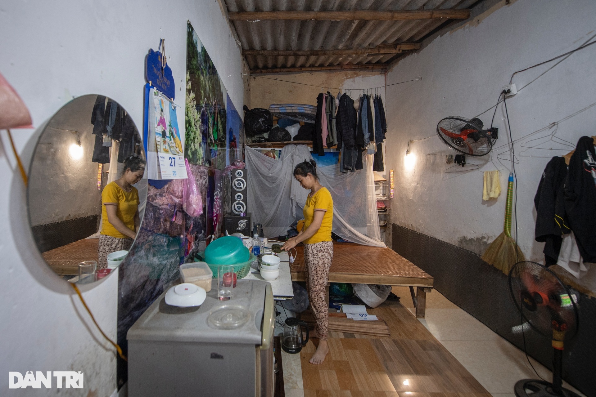 Cuộc sống bên trong những khu nhà trọ giá rẻ giữa Thủ đô - 7 Cuộc sống bên trong những khu nhà trọ giá rẻ giữa Thủ đô - 7