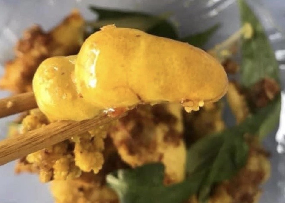 Những nhà có điều kiện không tiếc tay, vung tiền triệu mua trứng cá lóc - 1 Những nhà có điều kiện không tiếc tay, vung tiền triệu mua trứng cá lóc - 1