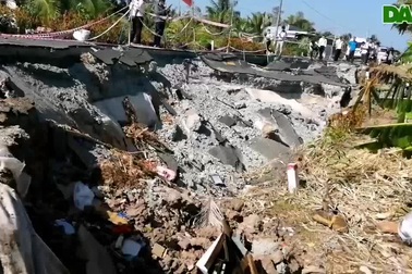 Hạn hán gây sụt lún nghiêm trọng ở Cà Mau