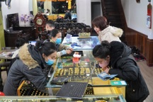 Chi tiền mua vàng sớm nhưng chờ ngày vía Thần Tài mới đến nhận