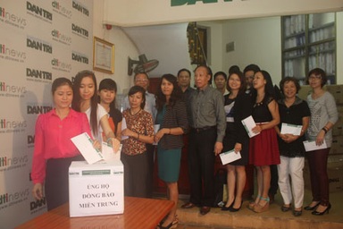Cán bộ phóng viên báo Dân trí ủng hộ hơn 27 triệu đồng giúp người dân miền Trung