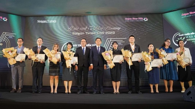 Generali Việt Nam nhiều năm liền vinh dự được trao tặng chứng nhận “Doanh nghiệp vì Cộng đồng- Saigon Times CSR” với nhiều sáng kiến cộng đồng thiết thực và bền vững.