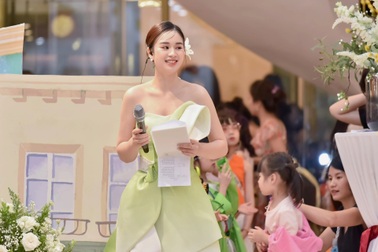 MC song ngữ xinh đẹp trở thành Hoa khôi Học viện Quản lý giáo dục