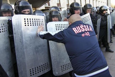 Người thân Nga chiếm tòa nhà chính quyền ở đông Ukraine