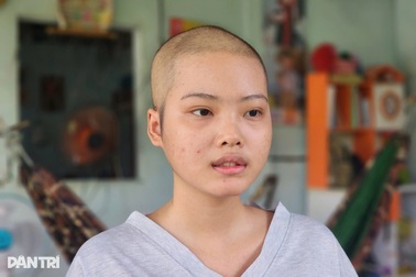 Con mắc ung thư tái phát, cha mẹ nghèo cùng đường cầu cứu