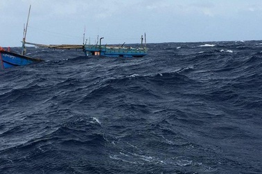 Tàu cá của ngư dân bị đâm chìm ở Hoàng Sa