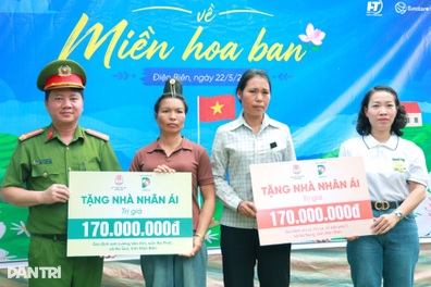 “Hành quân về miền hoa ban” trao hơn 1 tỷ đồng tới người dân Điện Biên