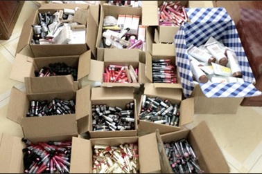 Tiếp viên VNA bị bắt, thị trường hàng xách tay xáo động