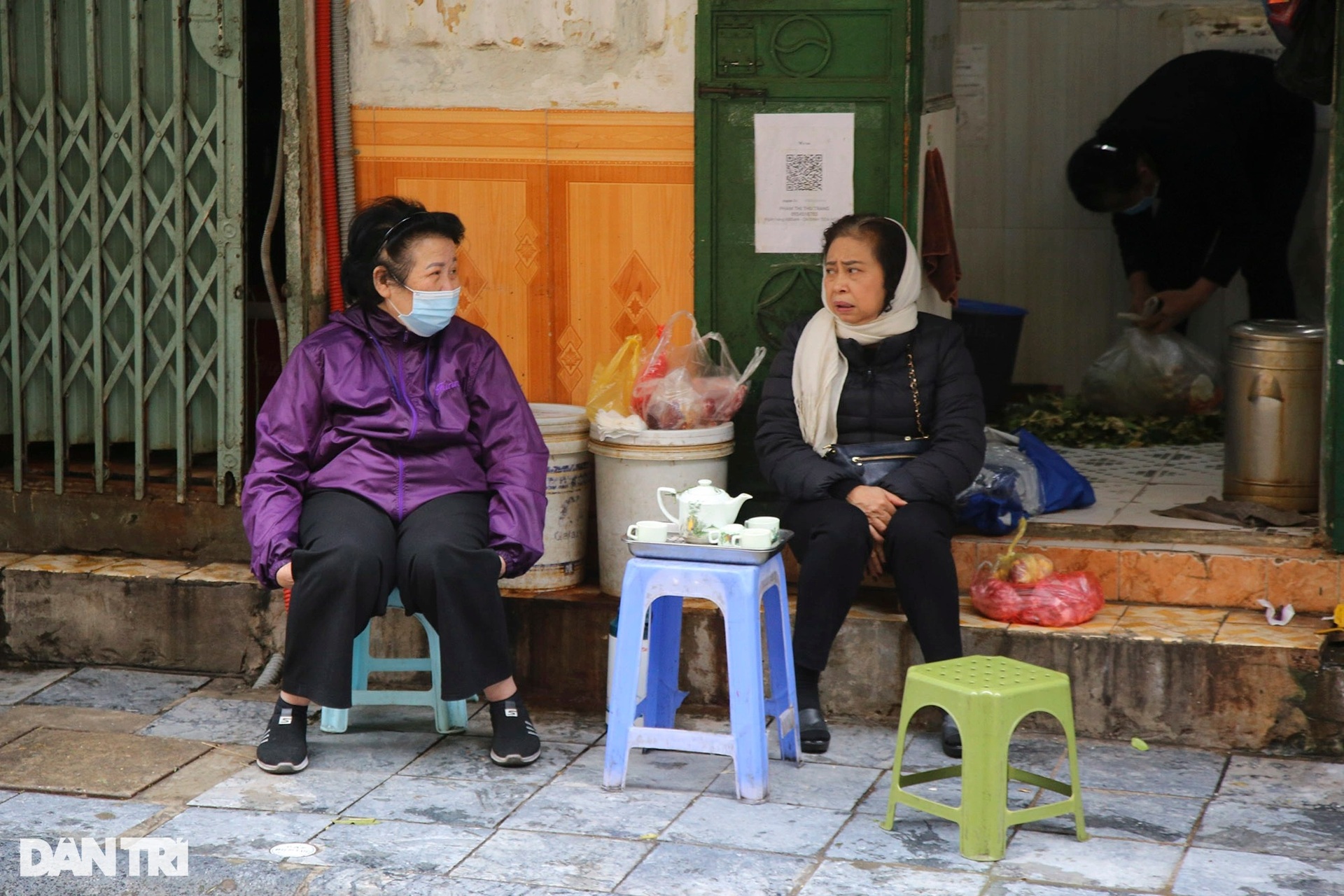 Mưa rét khiến cuộc sống của người dân Hà Nội gặp nhiều khó khăn - 4 Mưa rét khiến cuộc sống của người dân Hà Nội gặp nhiều khó khăn - 4