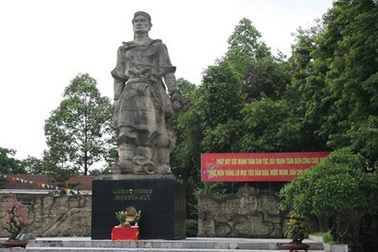 "Quang Trung – Nguyễn Huệ là anh em": Lỗi của ai?